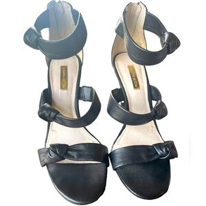 🔥🖤Beautiful Louise et Cie black size 8 strappy heels. Sexy and sophisticated!!